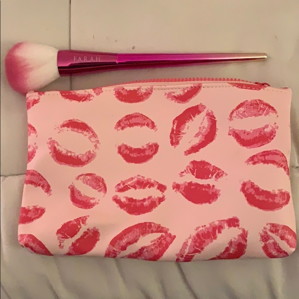 F. A. R. A. H. 50F powder brush & kiss make up bag